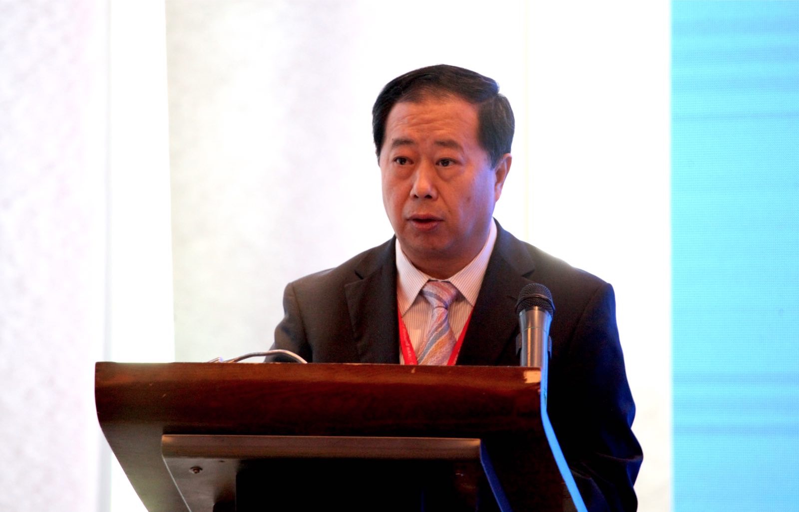 农业部国际合作司副司长唐盛尧在“全球农业文化遗产保护传承与发展”论坛做演讲.jpg