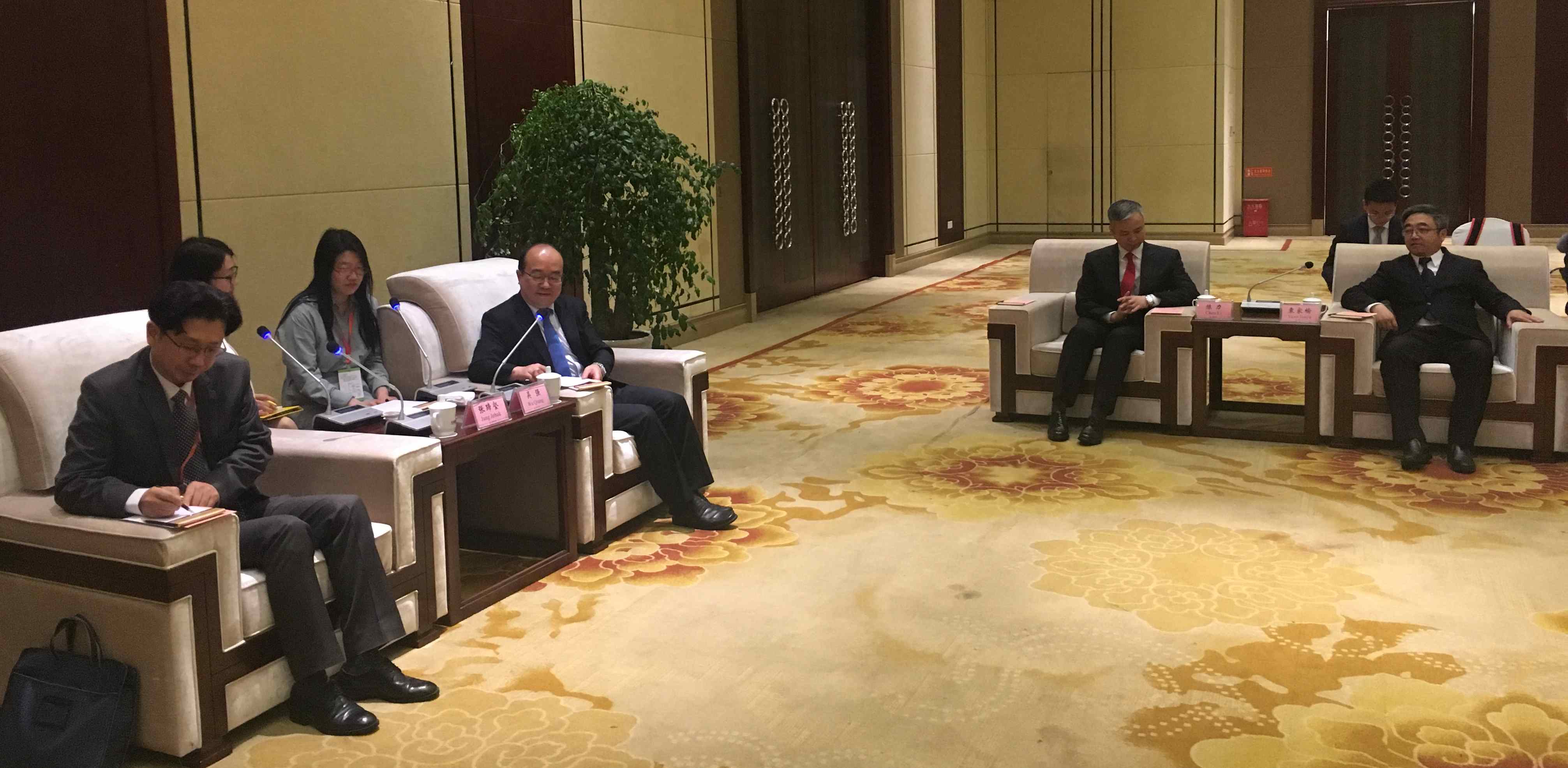 吴强副省长会见来访嘉宾1.jpg