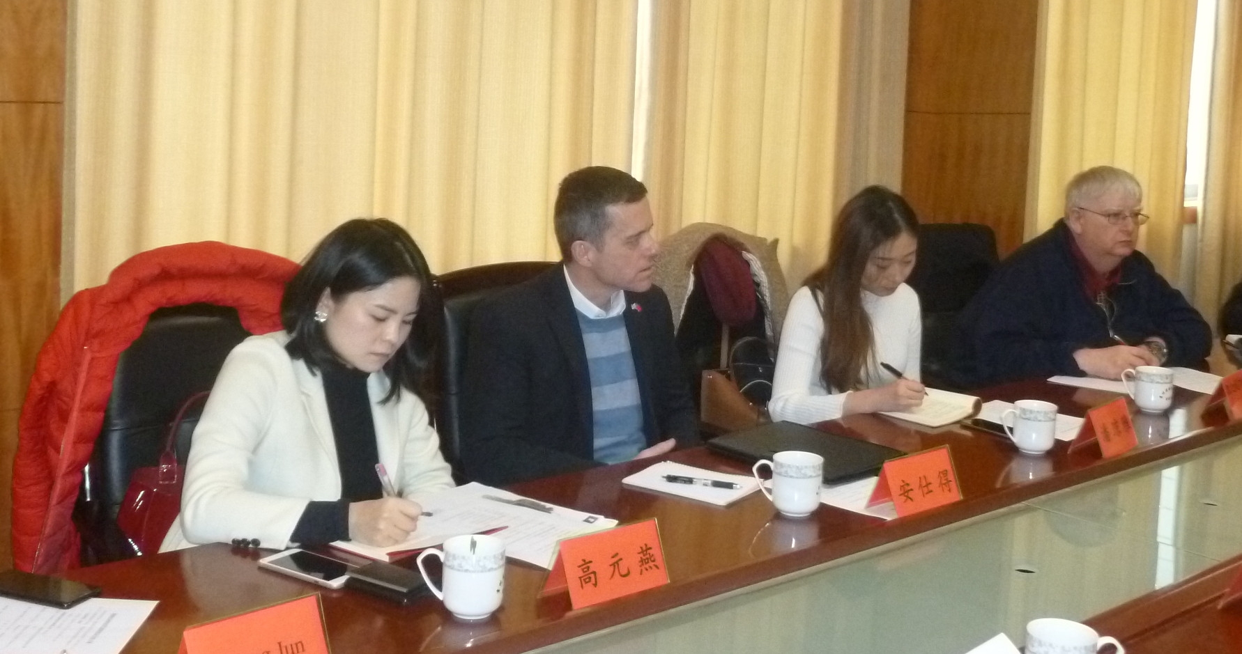 英国驻重庆副总领事访问农业农村厅.jpg
