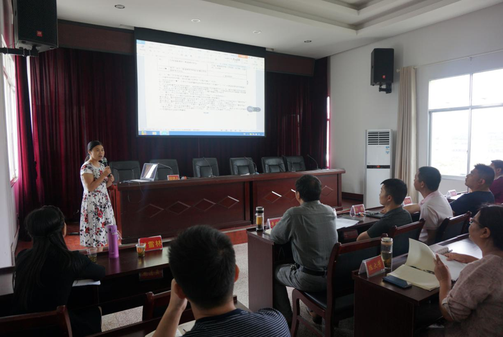 农业部种猪质量监督测试中心专家到省种畜禽种质测定中心指导工作