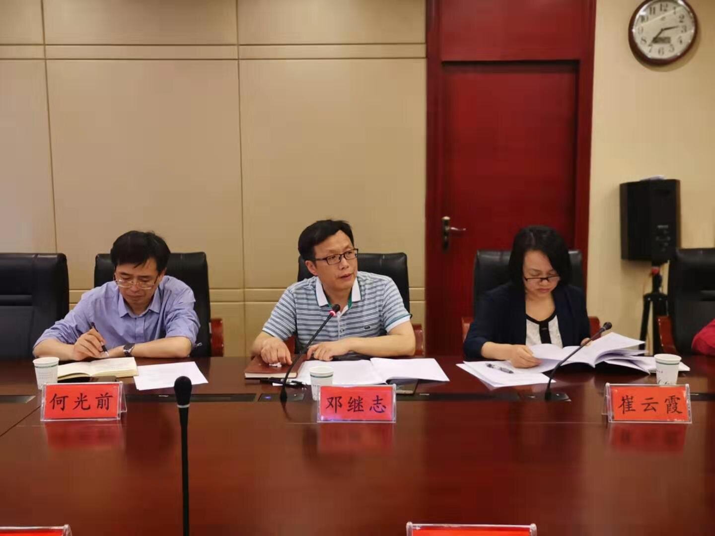 产业革命座谈会1.jpg